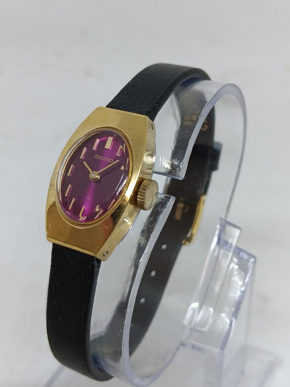 VINTAGE 1975 Seiko 11-7030 Women's 15mm x 24mm Manual Wind Purple Dial Watch